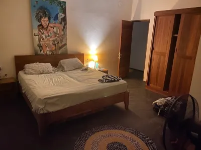 OWNER'S HOUSE ON THE LAGOON Отели в г. 