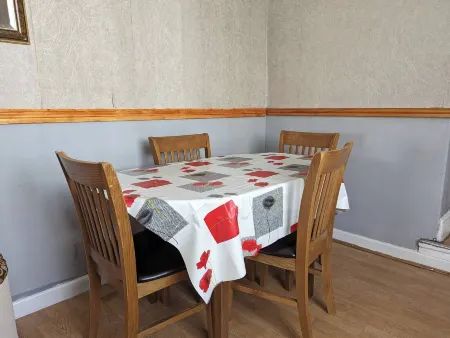 Family-sized comfort - Walk to Lake City Centre Отели в г. Катейс