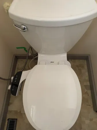 Budget Room for rent in my single house Отели в г. Эстеван