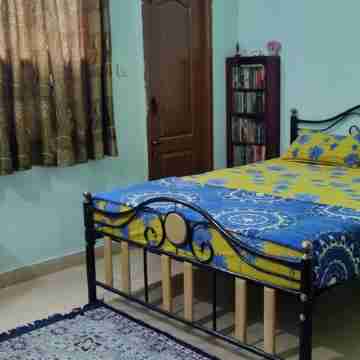 Fabulous apartment room with WiFi in bustling Bengaluru Rooms