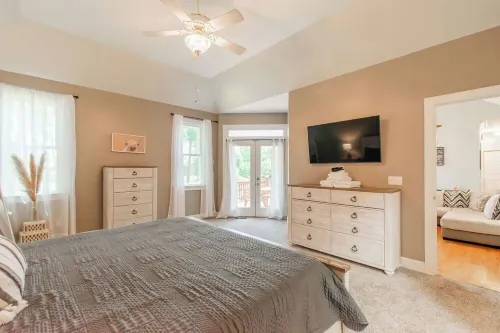 4 bedroom Lake front house 5 mins from liberty with private ramp and dock! Hotels in Lake Murray of Richland