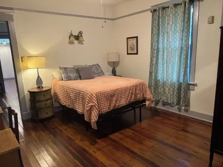 Charming bungalow in Arabi