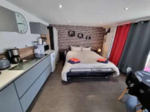 ST PIERRE QUIBERON STUDIO 30 M2 3 MINUTES WALK FROM THE BEACH AND SHOPS