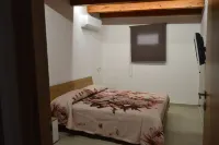 Casa Asprigna is located in Aspra, one of the most characteristic seaside villages.