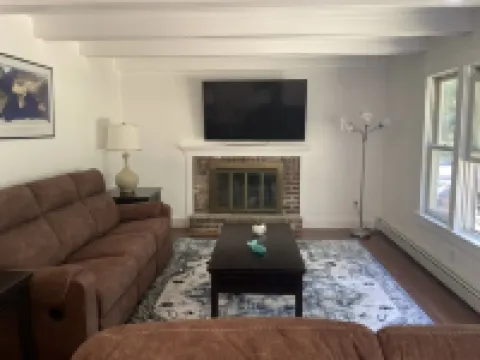 3-Bedroom House in Gorgeous Brewster