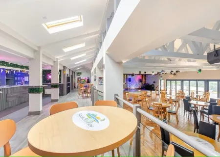 Dog friendly spacious 3 bedroom caravan in Ribble Valley Отели рядом с достопримечательностью «Cobble Hey Farm & Gardens»