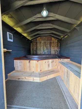 Beautiful 2-bedroom cabin near Sparta and the Blue Ridge Parkway