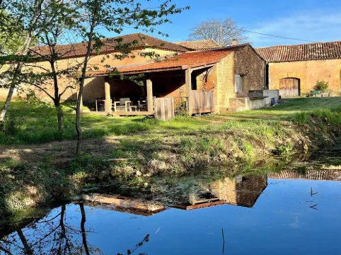 Petit Maison a la Ferme; Terrasse Couvert, Jacuzzi, Cuisine Exterieur Hotels in Capdrot