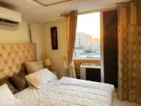 Cozy Apartment with King Bed, Отели в г. Бария Таун