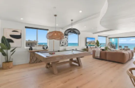 Beachfront Boho Dream Penthouse. Walk 2 Everything!   Newly designed  SLEEPS 10!