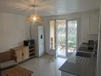 Appartement une Pièce Dans Résidence Sécurisée Avec Piscine Avec Garage Fermé