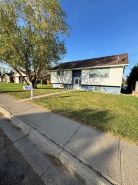 Charming 4-bedroom house with AC, WiFi in  Wolf Point