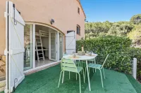 Vacation home, 250 m from the beach Hotels in Théoule-sur-Mer