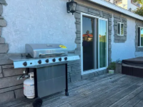 Charming 2-bedroom house in awesome Huntington Beach downtown steps to its beach