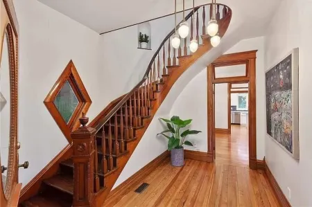 Downtown Victorian Home - 1 Block from the Bentonville Square