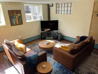 Trendy Craftsman’s Studio! Firepit- laundry