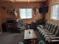 Welcoming off  Grid 2-bedroom Cabin in Skanee. On the Big Huron River Fish camp! Hotels in Arvon Township