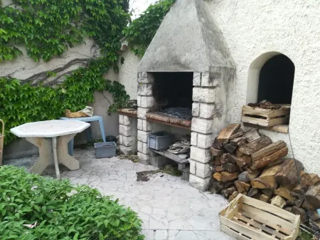 3 bedroom private vacation home in cavaillon Отели в г. Кавайон