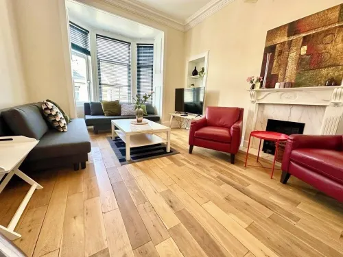 Best Dumbarton home, spacious and  bright Hotels in Dumbarton