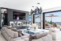 Unrivaled Modern Architect Luxury Villa. Just Moments from Cannes Hotel di Châteauneuf-Grasse