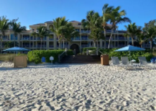 VILLA RENAISSANCE 603, 1BR in Grace Bay. Steps to the sand. WOW