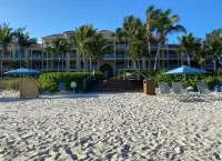 VILLA RENAISSANCE 603, 1BR in Grace Bay. Steps to the sand. WOW