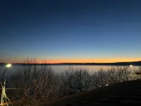 Lakefront attic fabulous, romantic