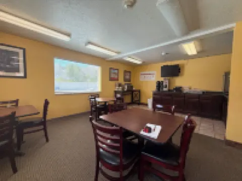 Cathedral Valley Inn Hotels in Wayne County