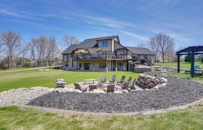 Expansive Retreat on 5 Acres in Shakopee!