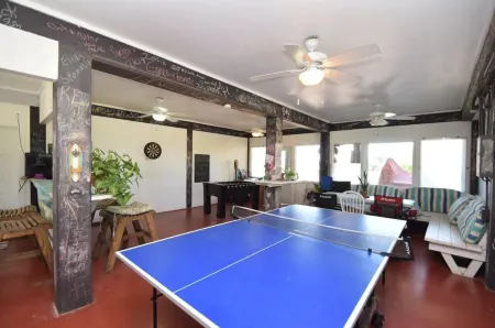 Tiny Bubbles -Hot Tub-Screened Game Room-Spacious Decks-EV Charger Отели рядом с достопримечательностью «Port Bolivar»