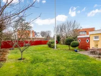 "Tryggi" - 300m from the sea