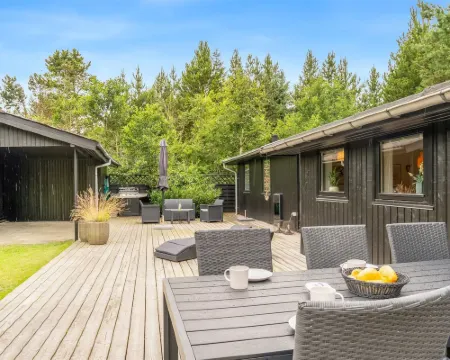 "Aleida" - 400m from the sea Hoteles en Jerup