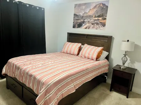 Elegant 2 Bedroom Apartment Home Отели в г. Роулетт