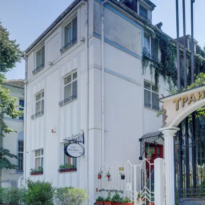 City Boutique Inn Отели рядом с достопримечательностью «Летний театр»