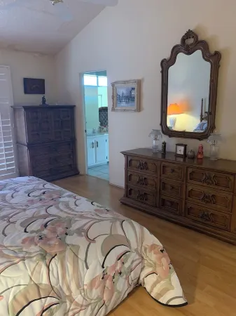 Tranquil home in heart of Rancho Mirage Отели рядом с достопримечательностью «Обсерватория Ранчо Мираж Лайбрари &»