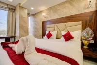 Hotel Samaira Residency Hotel dekat Shri Hanuman Mandir-Shivneri Nagar