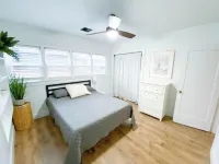 Modern House, Walk To Historic Downtown!