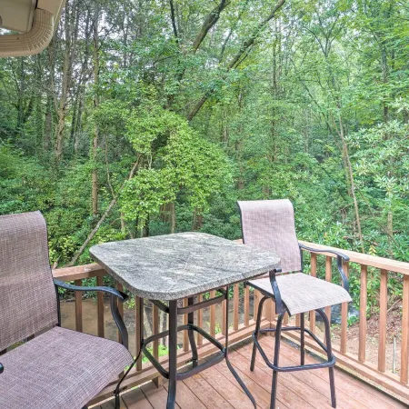 Hootenanny at Horton Creek Creekside Escape!