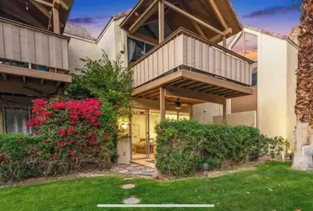 Indian Wells Lux Bungalow Desert Views, Golf, Tennis & Coachella and Stagecoach Отели рядом с достопримечательностью «Индиан-Уэллс Теннис Гарден»