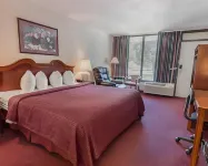 Quality Inn - 주차장