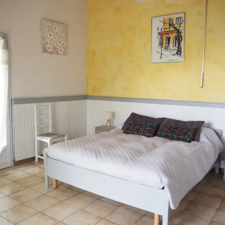 Chalet by Mont Ventoux with Stunning Views