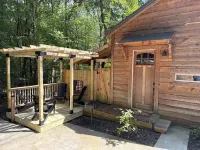 Romantic Cabin Hideaway — Outdoor Rain Shower, Soaking Tub & Fire Pit