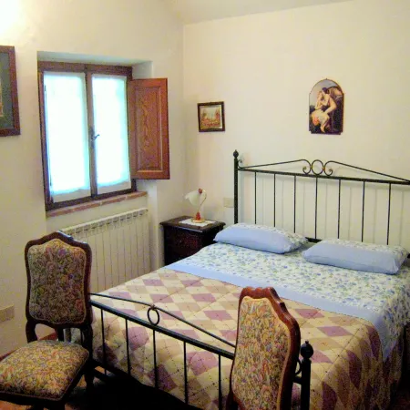 Tuscan Charm: Frassini Cottage