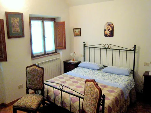 Tuscan Charm: Frassini Cottage