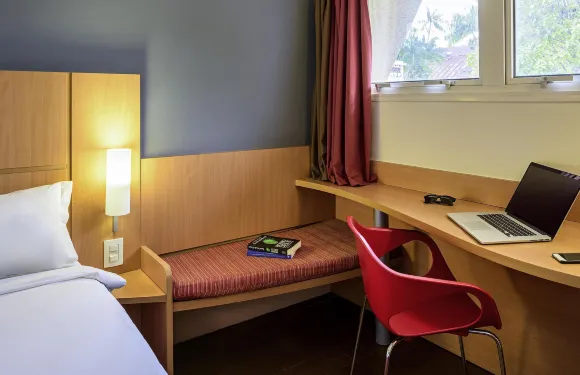 宜必思貝倫機場酒店