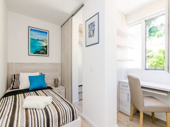 Apartments Lazarin - Two Bedroom Apartment with Balcony and Sea View (1 Veliki)