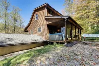 3 Mi to Snowshoe Resort: Cabin w/ Hot Tub - Wi-Fi