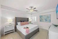 Sea Glass 214 - 3-Bedroom Luxe Condo, Right on the Beach with Amazing Pool View! - Private Pool