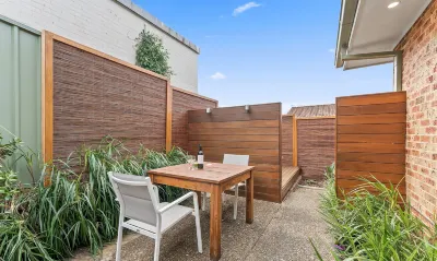 Woonona Stays Hotels near Wollongong