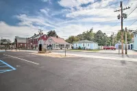 Cottage w/ Yard, Walk to Historic Attractions - Wifi